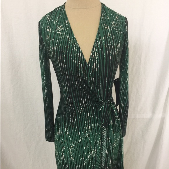 BCBGMaxAzria Dresses & Skirts - BCBGMAXAZARIA Women’s Green Wrap Size XS Dress
